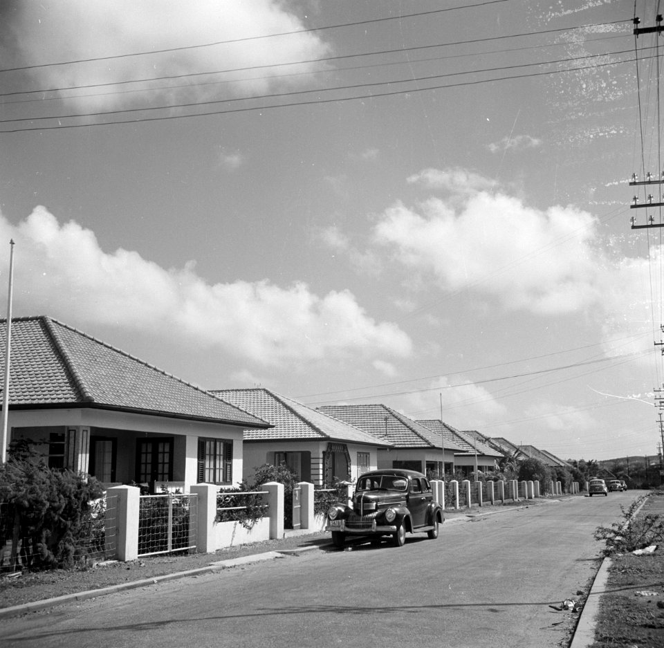 Huizen in de wijk Salinja in Willemstad op Curaçao, Bestanddeelnr 252-7154