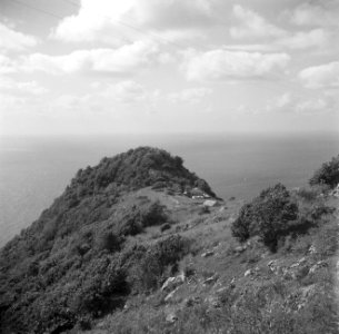 Huizen op de bergachtige kust van Saba, Bestanddeelnr 252-8276