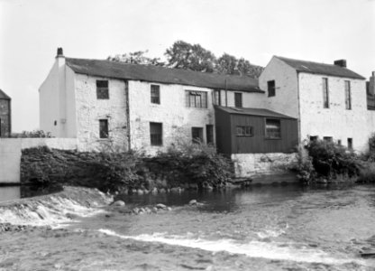 Huizen aan een rivier in Kirkcudbright, Bestanddeelnr 254-2757 photo