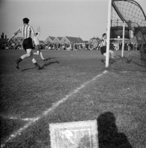 Huizen tegen Quick boys (Katwijk) 3-1, Bestanddeelnr 904-6111