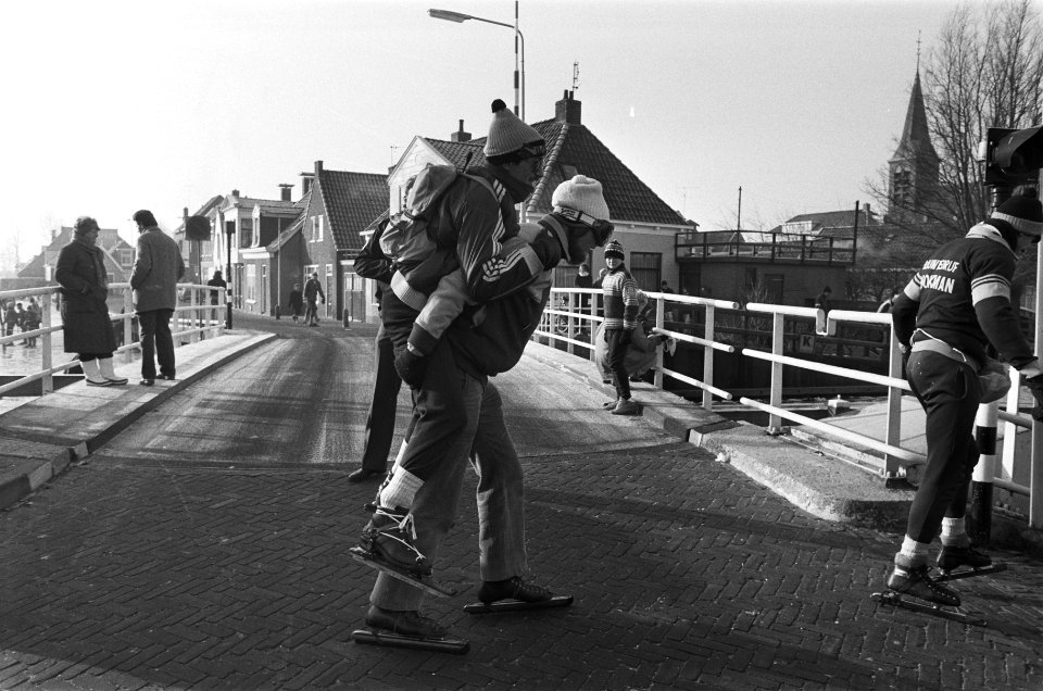 Hulp bij het klunen (Heeg), Bestanddeelnr 933-5663