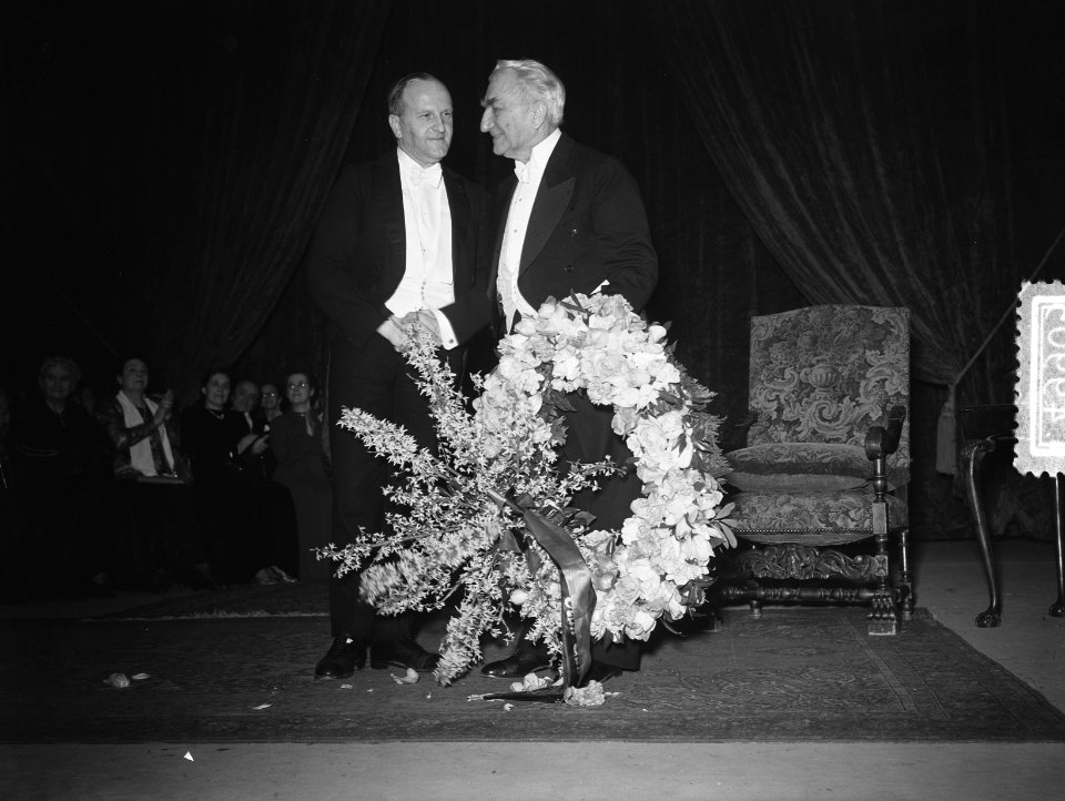 Huldiging Jan Musch Stadsschouwburg Amsterdam, Bestanddeelnr 904-9905