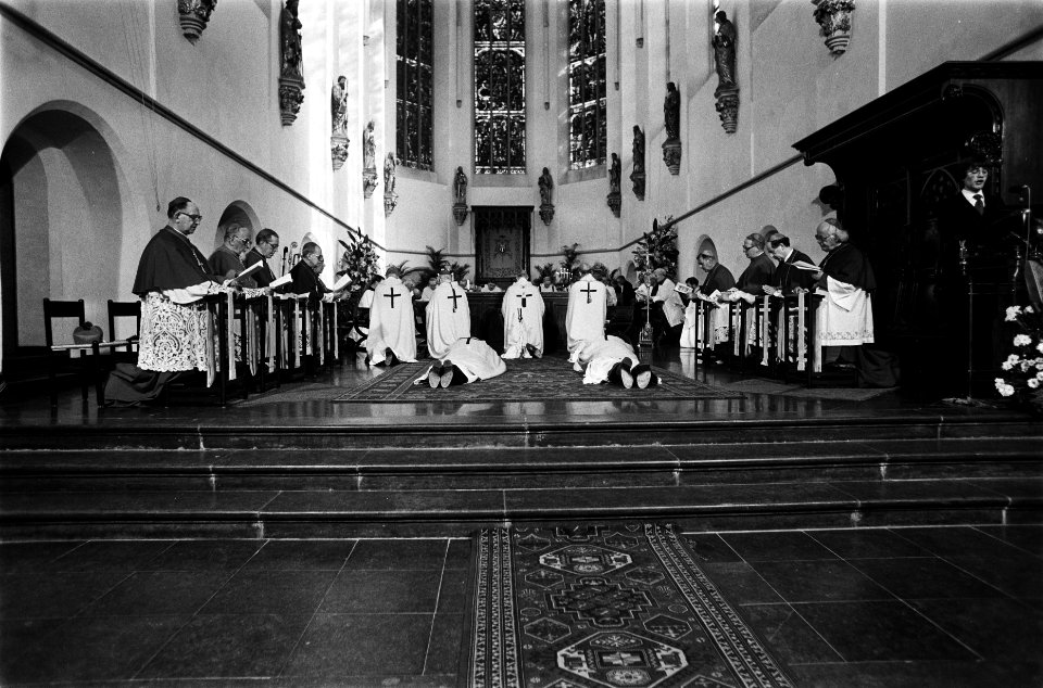 Hulpbisschoppen Johannes Bernardus Niënhaus en Johannes Antonius de Kok tijdens , Bestanddeelnr 932-0248