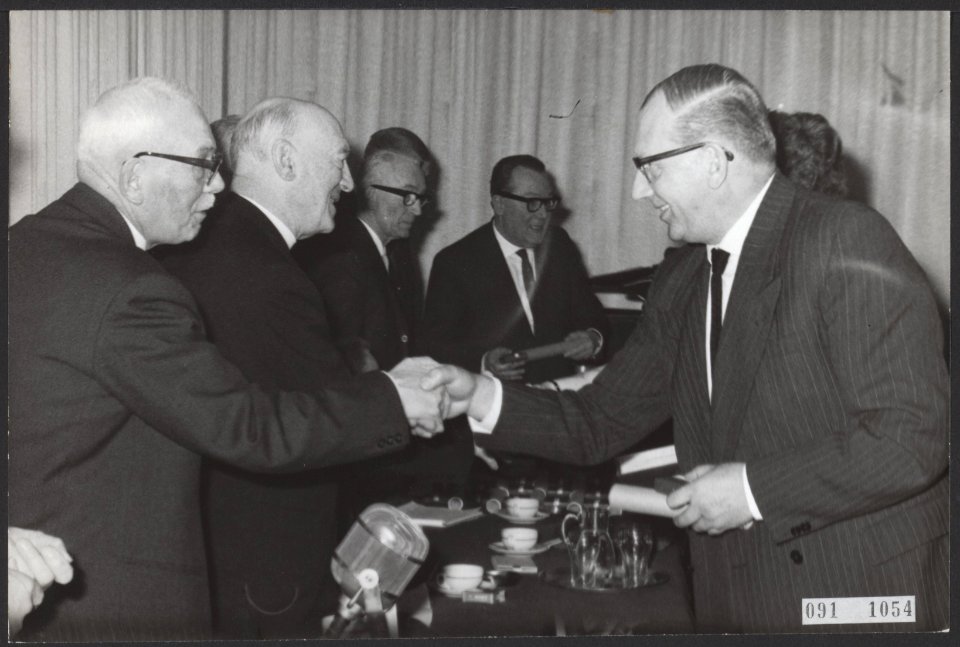 Huldiging in Hotel Gooiland te Hilversum, georganiseerd door de N.R.U. van 23 me, Bestanddeelnr 091-1054