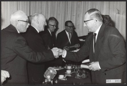Huldiging in Hotel Gooiland te Hilversum, georganiseerd door de N.R.U. van 23 me, Bestanddeelnr 091-1054