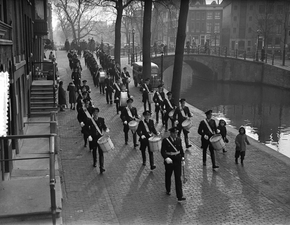 Hulppolitie Amsterdam 10-jarig bestaan defile voor burgemeester, Bestanddeelnr 907-5646