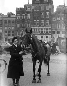 Hulppolitie Amsterdam 10-jarig bestaan defile voor burgemeester, Bestanddeelnr 907-5643