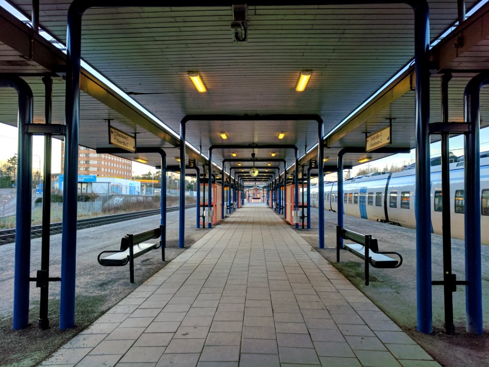 Huddinge station perrong bild 1