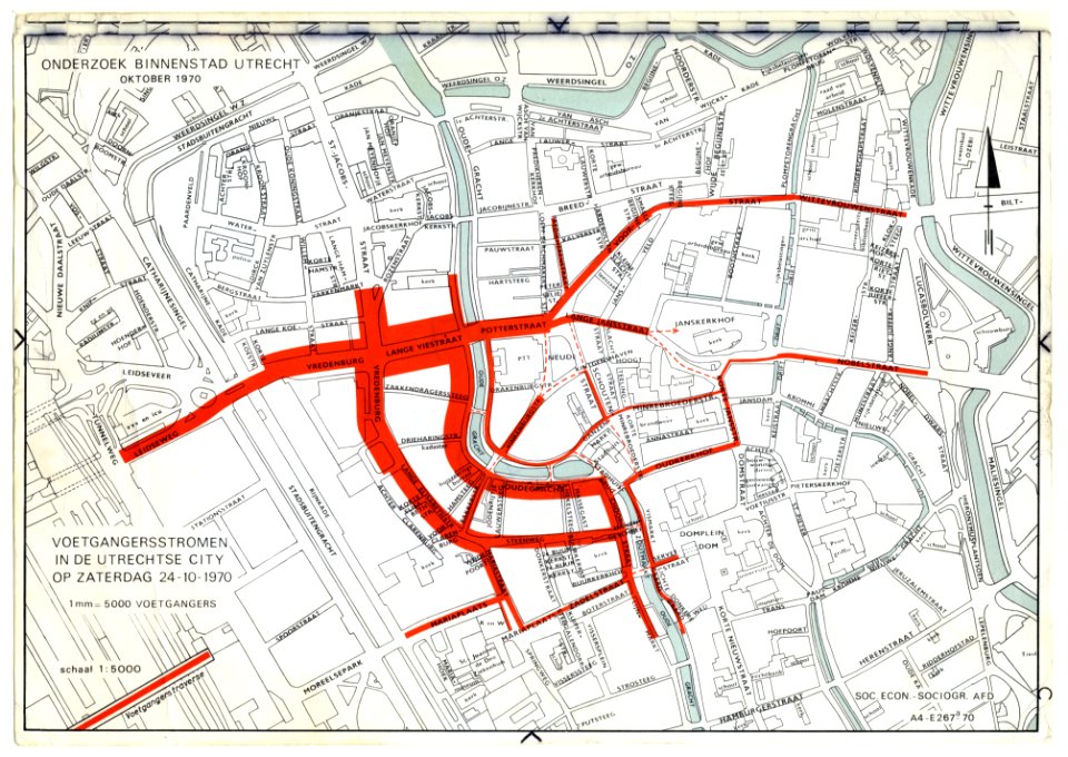 HUA-212088-Plattegrond van het noordelijke helft van de binnenstad van Utrecht; met weergave van het stratenplan en de voetgangersstromen op zaterdagmiddag 24 ok