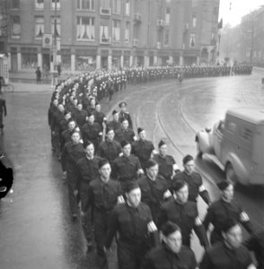 Hulppolitie marcheert, Bestanddeelnr 901-2976