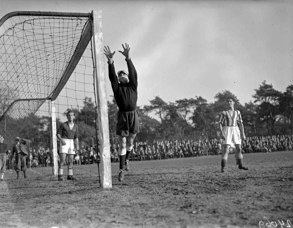 Huizenhoog over bij AGOVV-doel, Bestanddeelnr 902-4069