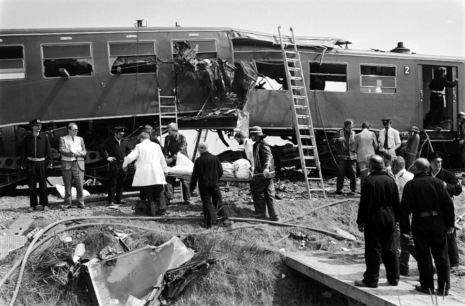 Hulp bij de ramp, Bestanddeelnr 930-9391