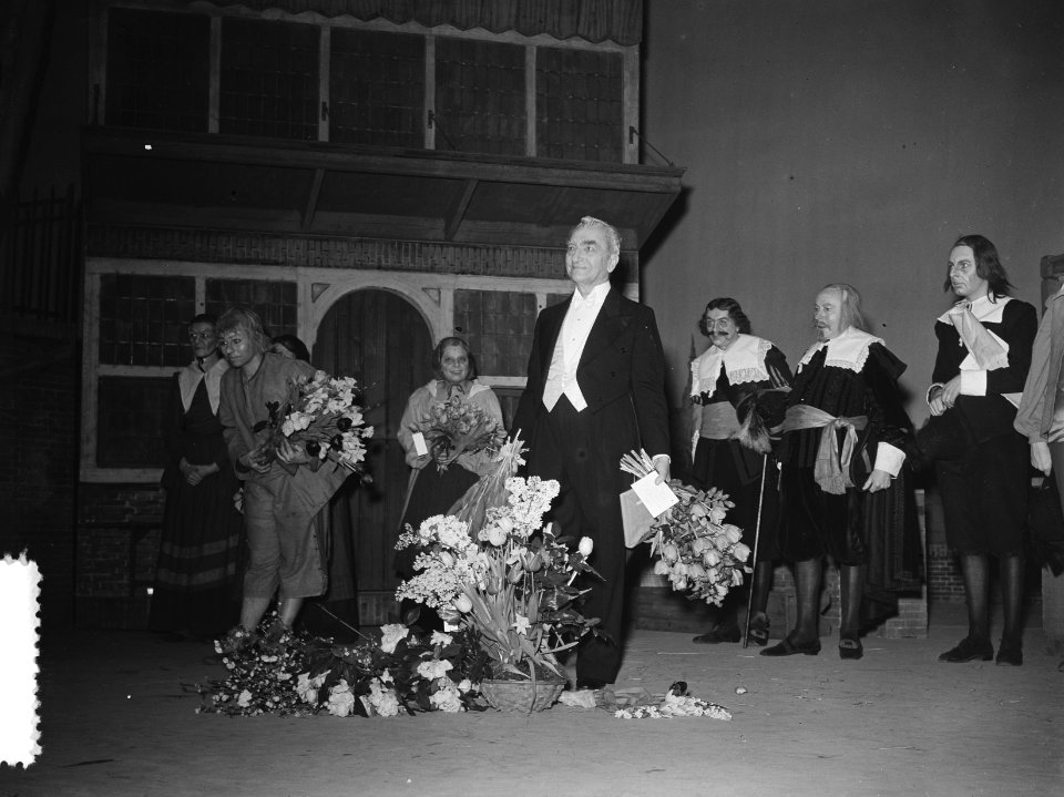 Huldiging Jan Musch Stadsschouwburg Amsterdam, Bestanddeelnr 904-9903