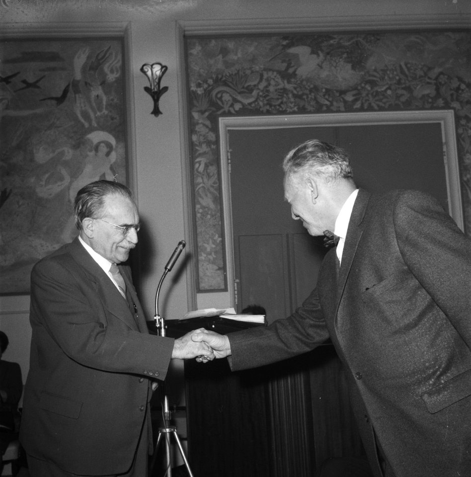 Huldiging in het ICC van de 70-jarige schilder Jelle Troelstra , dr W Drees fe, Bestanddeelnr 911-9865