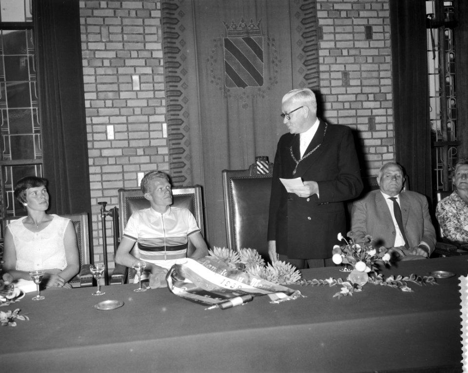 Huldiging van Wereldkampioen amateurs stayers Arie van Houwelingen in Sassenheim, Bestanddeelnr 910-6040