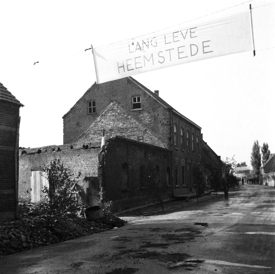 Hulpactie voor Venray. Spandoek ´Lang leve Heemstede´, Bestanddeelnr 900-6531