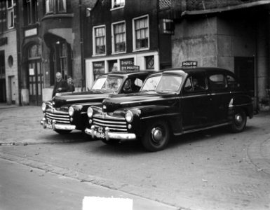 Hulpautos van de politie. Officiële naam radioauto (RAD). foto genomen bij bur, Bestanddeelnr 903-0431