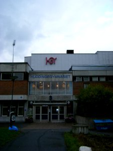 Huddingegymnasiet ingång