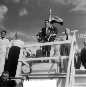 Huldiging van Umberto Masetti (winnaar 500cc), Bestanddeelnr 905-1932