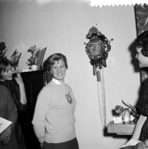 Huldiging van Sjoukje Dijkstra thuis in Amstelveen Cadeau van het buurtcomité, , Bestanddeelnr 911-0846
