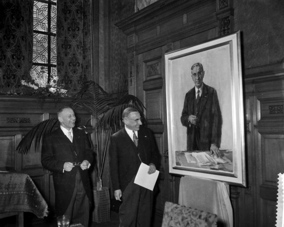 Huldiging van Professor dr. J. E. de Quay t.g.v. 12,5 jarig jubileum als Commiss, Bestanddeelnr 910-4245