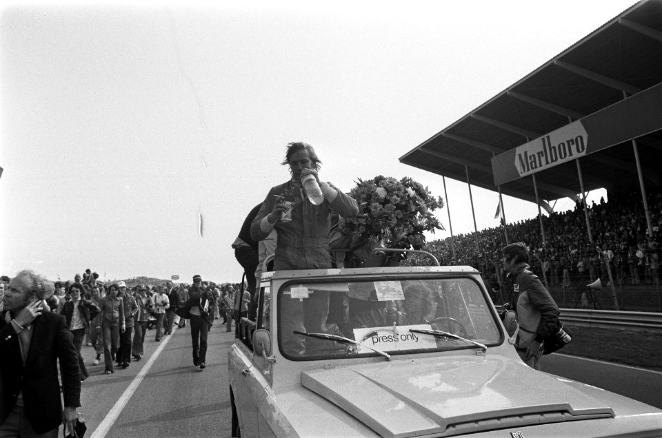 Huldiging van winnaar James Hunt, Bestanddeelnr 928-0062
