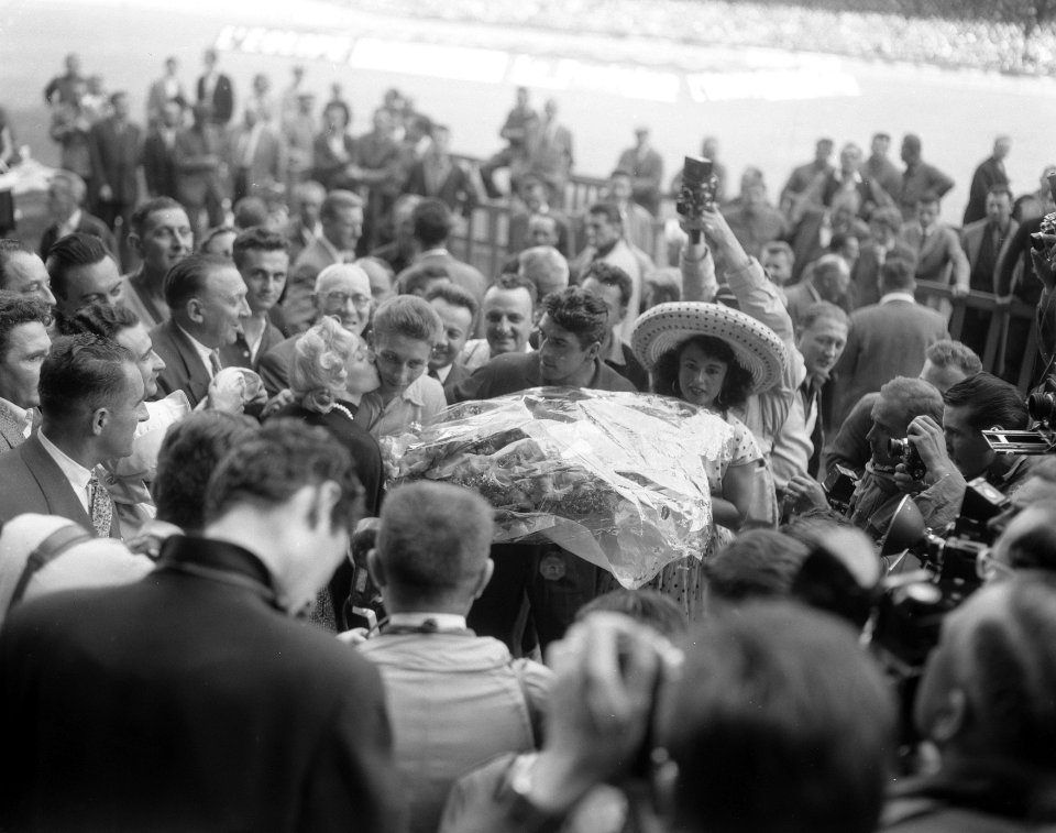 Huldiging winnaar Jacques Anquetil, Bestanddeelnr 908-7910