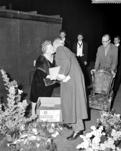 Huldiging van Jan Lemaire i.v.m. 50 jarig toneeljubileum in Rotterdam, Bestanddeelnr 910-2144
