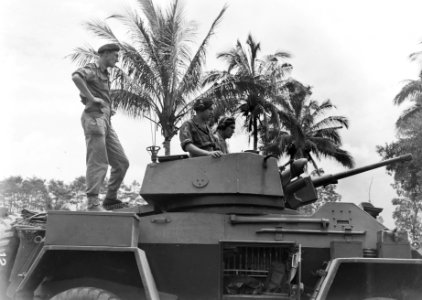 Humber pantserwagen. Commandant en radiotelefonist in de geschutskoepel. Achter, Bestanddeelnr 15909