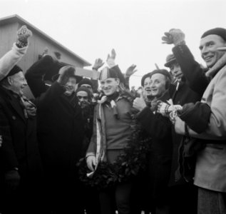 Huldiging van Kees Broekman, winnaar van de nationale schaatskampioenschappen al, Bestanddeelnr 904-3709