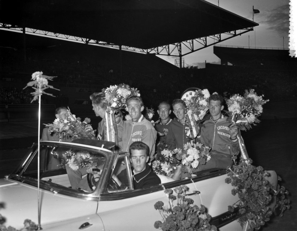 Huldiging Tour de France ploeg Olympisch Stadion Amsterdam, Bestanddeelnr 907-9175