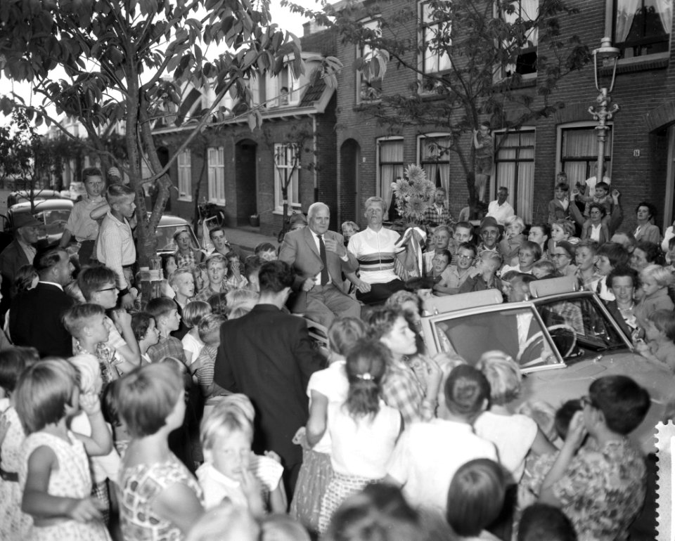 Huldiging van Wereldkampioen amateurs stayers Arie van Houwelingen in Sassenheim, Bestanddeelnr 910-6037