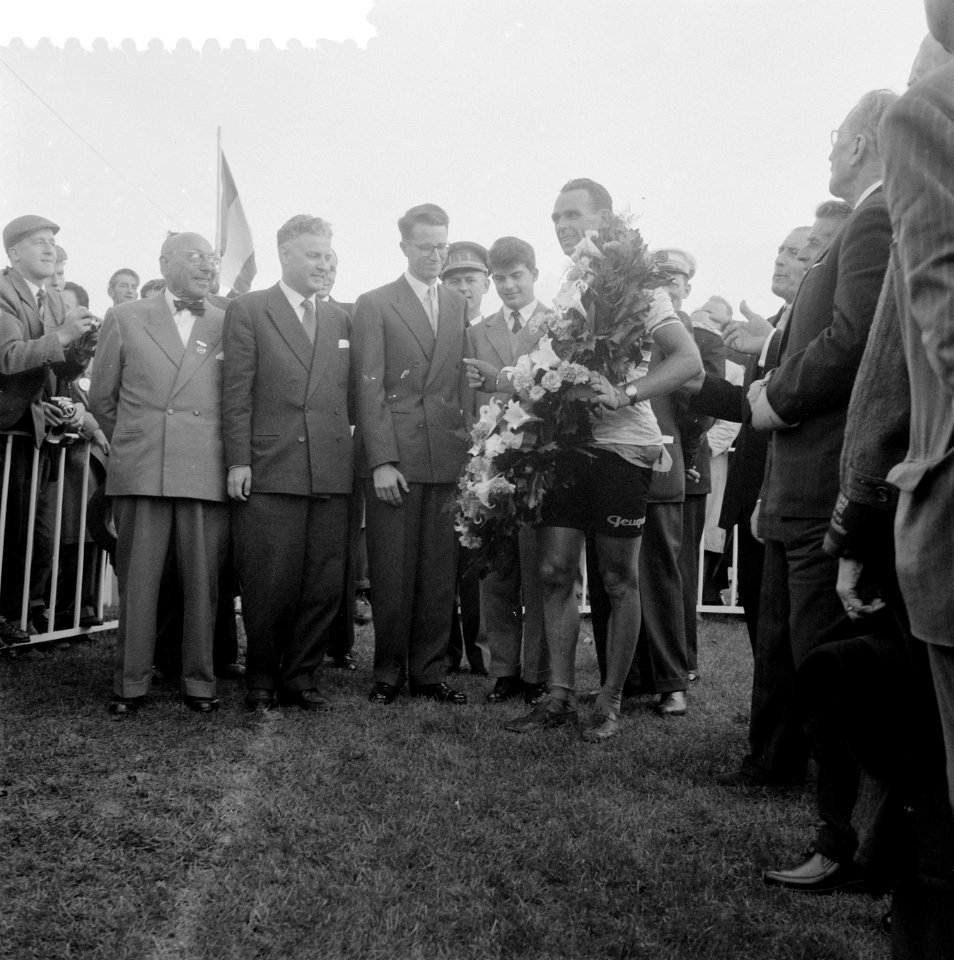 Huldiging van de wereldkampioen bij de professionals Rik van Steenbergen, Bestanddeelnr 908-8785