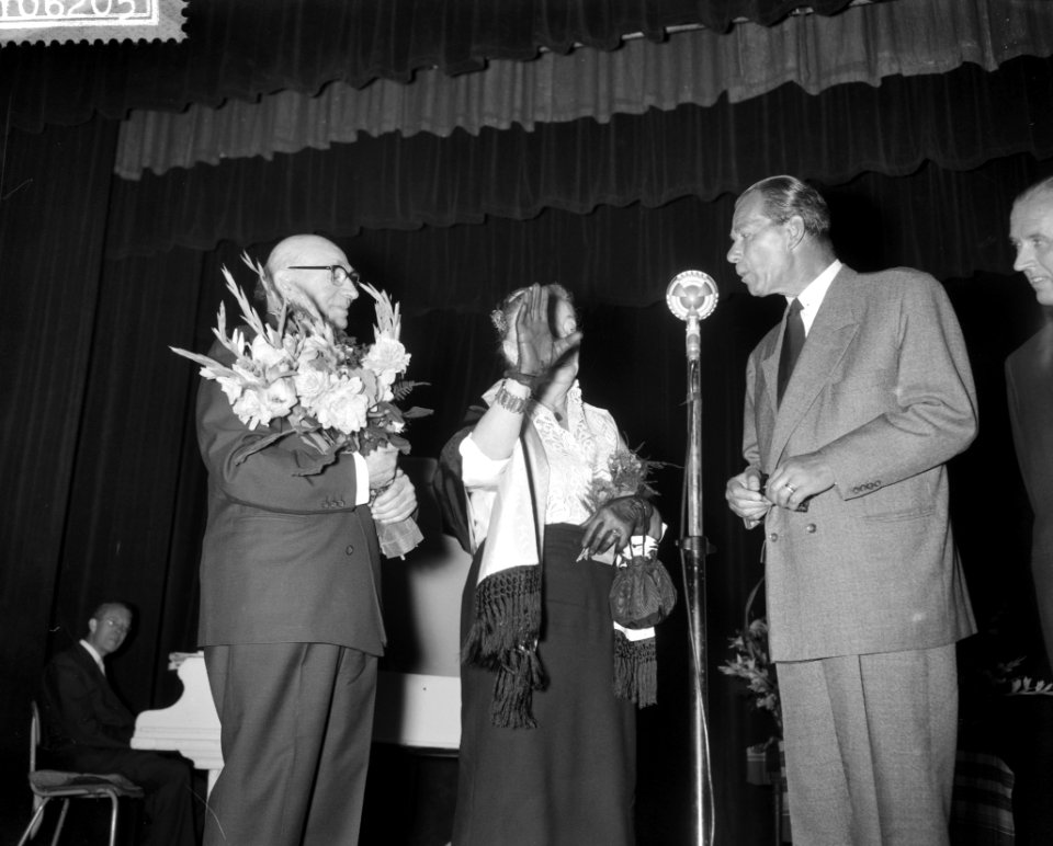 Huldiging van Harry Boda in Krasnapolsky t.g.v. 50 jaar toneelloopbaan, Bestanddeelnr 910-6205