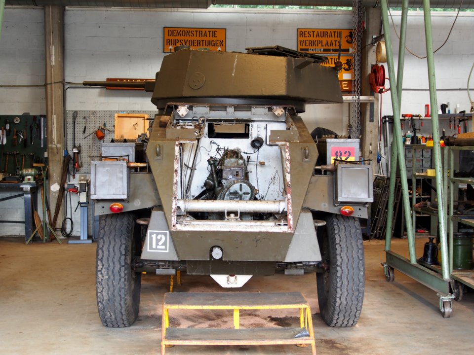 Humber Mark IV in onderhoud (Rijdend materieel van het Cavalerie Museum) pic2