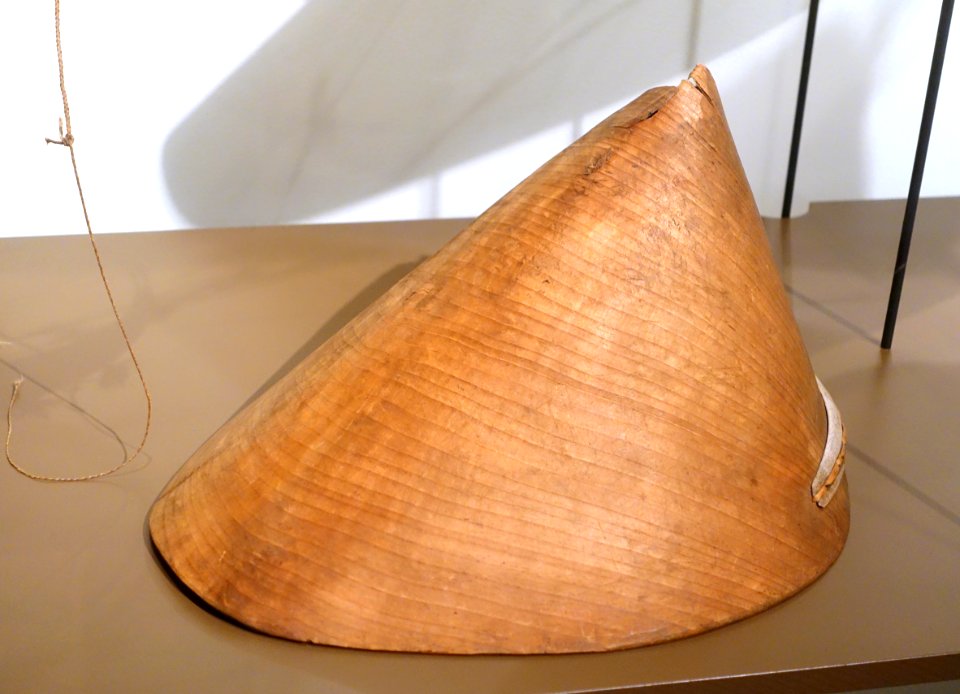 Hunting hat, Yup'ik Eskimo, 1883, wood - Ethnological Museum, Berlin - DSC01063