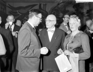 Huldiging van Hildo Krop tgv zijn 75ste verjaardag, Bestanddeelnr 910-1682
