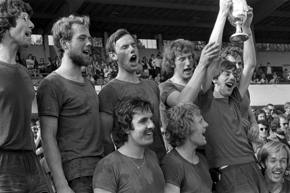 Huldiging van de acht van Asopos (Leidse studenten Roeivereniging), winnaars in , Bestanddeelnr 925-6925