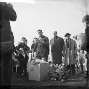 Huldiging van keeper H Brits van H V C in verband met 700ste wedstrijd H B, Bestanddeelnr 912-1752