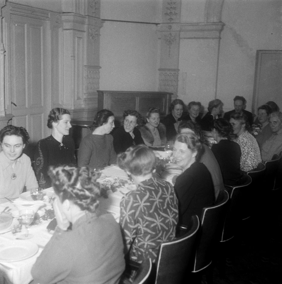 Huishoudschool Arnhem, Rijnkade 36. Viering 75 Jarig bestaan, Bestanddeelnr 903-0813
