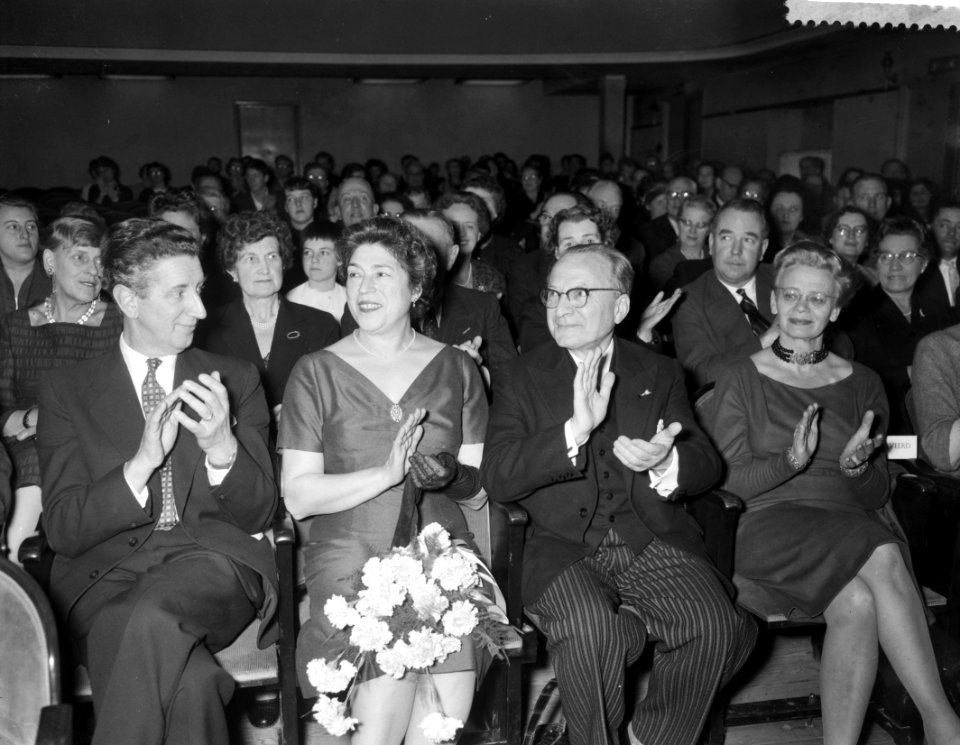 Huldiging van de violist Herman Leydensdorff in de Bachzaal te Amsterdam vlnr, Bestanddeelnr 910-0748