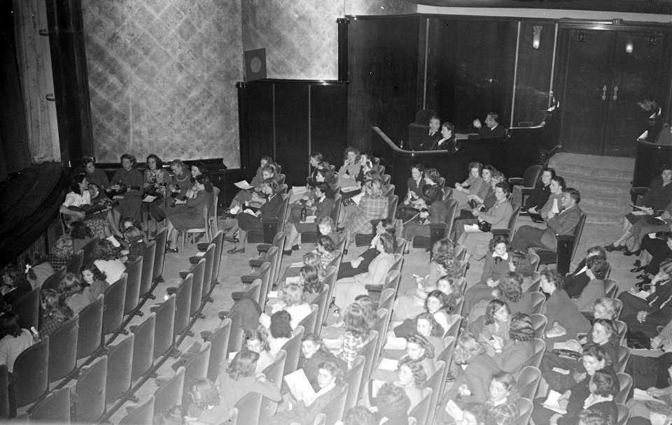 Huishoudschool Arnhem, Rijnkade 36. Viering 75 Jarig bestaan, Bestanddeelnr 903-0823