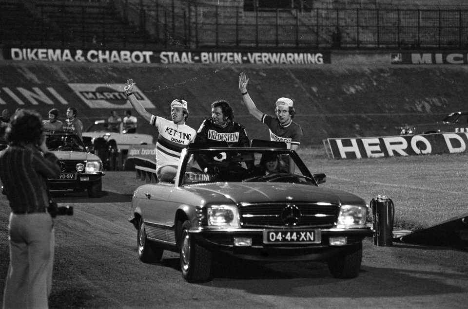 Huldiging wielerkampioenen in Olympisch Stadion, Bestanddeelnr 926-6560