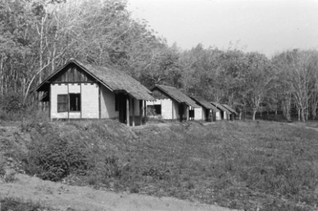 Huisjes van arbeiders van de rubberonderneming Tebenan, Bestanddeelnr 339-4-1
