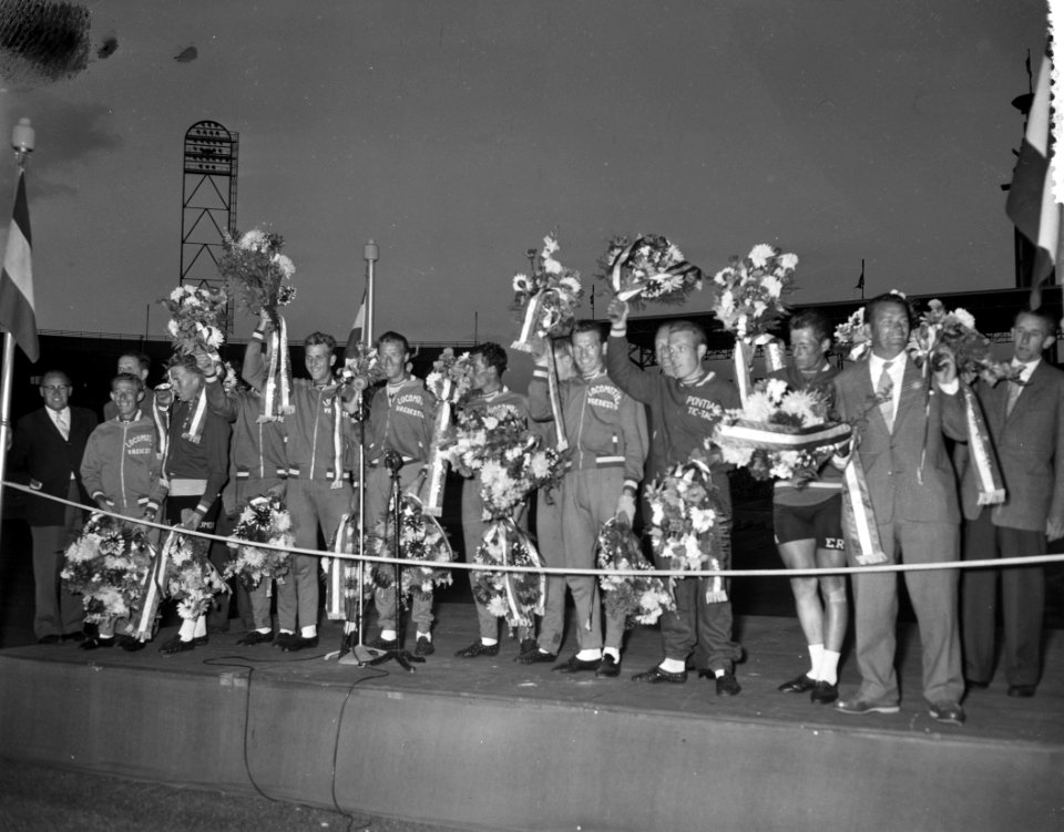 Huldiging Tour de France ploeg Olympisch Stadion Amsterdam, Bestanddeelnr 907-9174