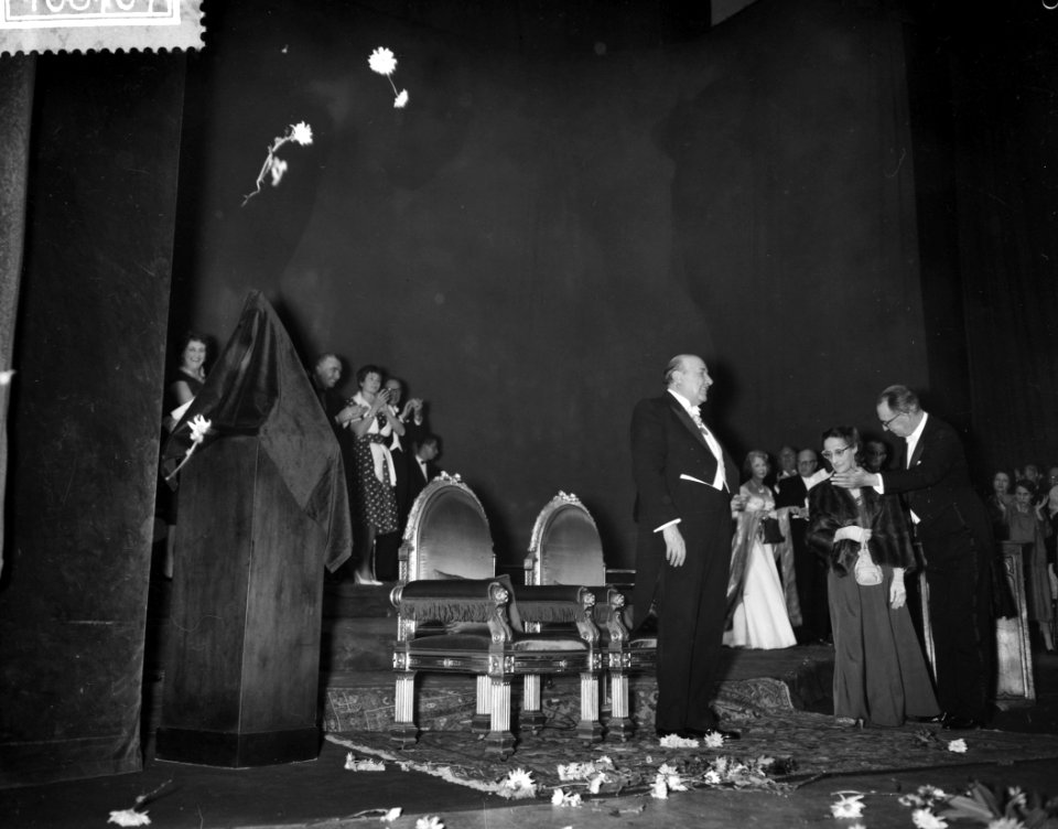 Huldiging van Albert van Dalsum in de Stadsschouwburg te Amsterdam, Bestanddeelnr 910-8707