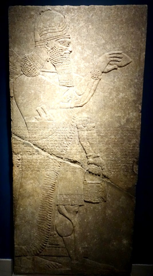 Human-headed Genie with Armlets - Room Z, Northwest Palace, Nimrud (Kalhu), Iraq, Neo-Assyrian Period, reign of Ashur-nasir-pal II, c. 883-859 BC, alabaster - Brooklyn Museum - Brooklyn, NY - DSC08611