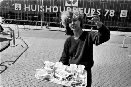 Huishoudbeurs in RAI Amsterdam blad met vele gratis hapjes, Bestanddeelnr 929-6616 photo
