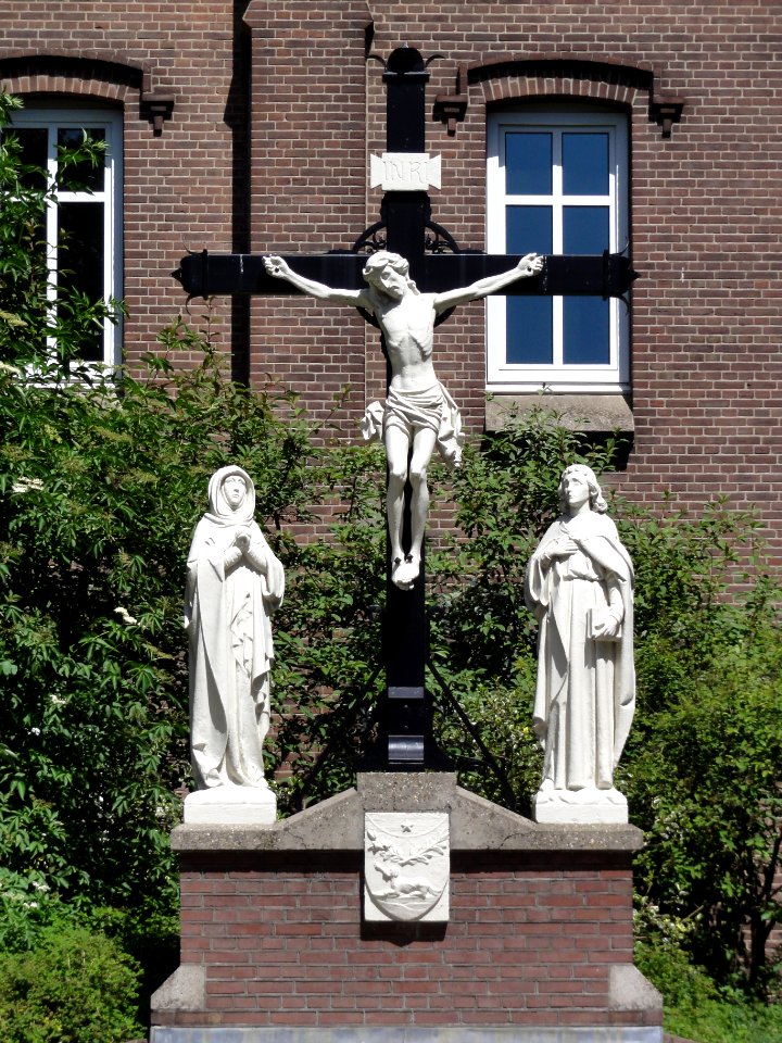Huissen (Lingewaard) Dominicanenklooster, calvariegroep boven grafkelder