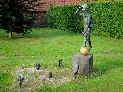 Huisseling, jeune footballeur face au soleil du soir